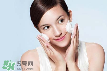 春天臉上冒痘痘怎么辦？為什么春天臉上容易出痘？