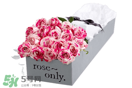 送女友花卡片寫什么？情人節(jié)送花卡片寫什么好？