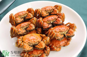 春天吃螃蟹應該選公的好還是母的好？春天螃蟹是公的好還是母的？