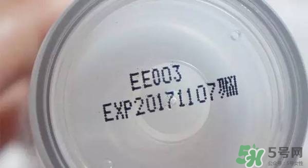 ahc神仙水和b5水區別 ahc神仙水和ahc b5玻尿酸精華哪個好？
