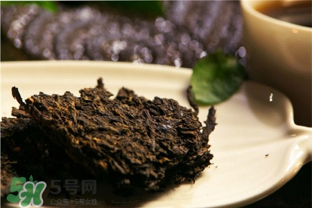 如何用紫砂壺泡茶？怎樣用紫砂壺泡茶？