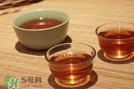 喝茶好還是白開水好？喝茶和喝白開水哪個好？