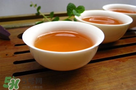 喝茶好還是白開水好？喝茶和喝白開水哪個好？