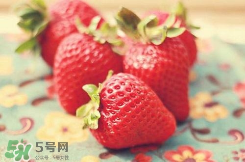 吃草莓大便會變紅嗎？吃草莓大便變紅是怎么回事？
