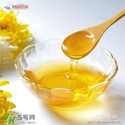 嘴唇干燥是什么原因？嘴唇干裂脫皮怎么辦？