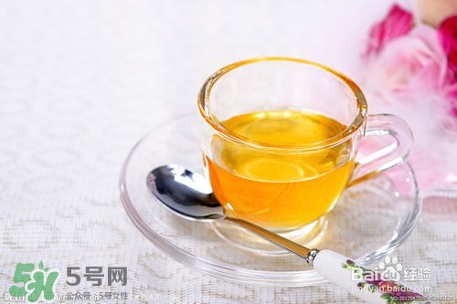 嘴唇干燥是什么原因？嘴唇干裂脫皮怎么辦？