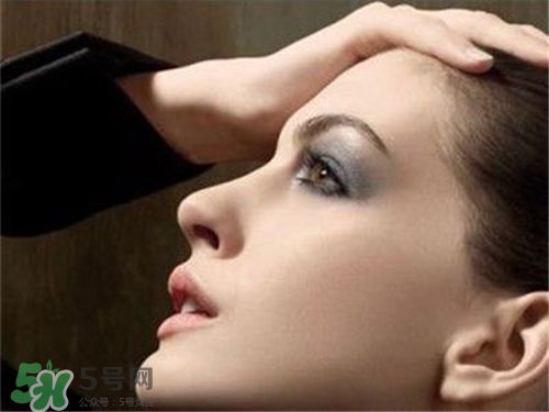 假體隆鼻多久可以化妝？假體隆鼻多久可以敷面膜？