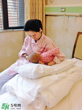 母乳常溫下可以保存多久 母乳喂養的正確姿勢
