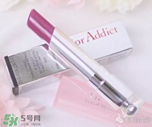 迪奧唇部磨砂膏怎么用？dior迪奧去角質唇膏使用方法