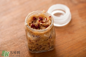 唇部磨砂膏多久用一次？唇部磨砂膏可以天天用嗎？