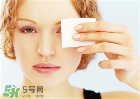 臉上長痘痘可以用bb霜嗎？用bb霜會長痘痘嗎？