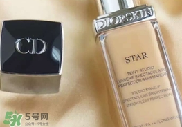 粉底液卡粉怎么辦？粉底液卡粉怎么補(bǔ)救？