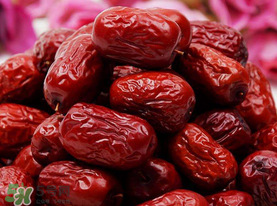 紅棗外面白色的是什么？紅棗上面有一層白的是什么東西？