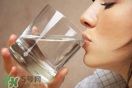 春天要多喝水嗎？春天多喝水有什么好處？