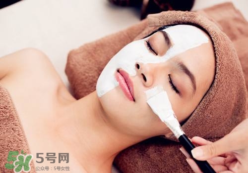 卸妝水和卸妝油的區(qū)別？卸妝水和卸妝油有什么不一樣？