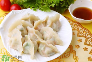 薺菜包餃子必須焯水嗎？薺菜包餃子要焯水嗎？