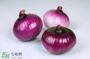 洋蔥中間黃了可以吃嗎？洋蔥里面發黃能吃嗎？