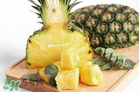 口腔潰瘍能吃菠蘿嗎？吃菠蘿會(huì)導(dǎo)致口腔潰瘍嗎？