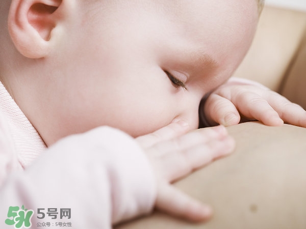 如何判斷寶寶是否吃飽 寶寶吃飽的表現