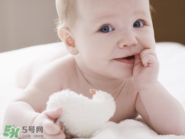 4月齡寶寶發育標準 4月齡寶寶發育指標