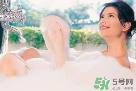 皮膚過敏可以洗澡嗎？洗澡會加重皮膚過敏嗎？
