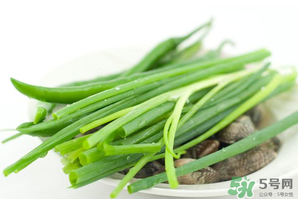 薺菜和蔥能一起吃嗎？薺菜餃子可以放蔥嗎？