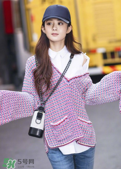 香奈兒gabrielle手袋怎么搭配？chanel gabrielle包包怎么背好看？