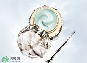 cpb眼霜適合什么年齡？cpb眼霜適合什么膚質？