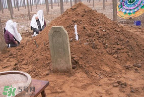 為什么新墳三年不能動(dòng)土？新墳三年填土對(duì)誰(shuí)不好？