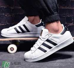 adidas貝殼頭正品多少錢(qián)？阿迪達(dá)斯貝殼頭鞋專(zhuān)柜價(jià)格