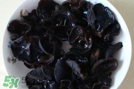 黑木耳是發(fā)物嗎？木耳屬于發(fā)物嗎？
