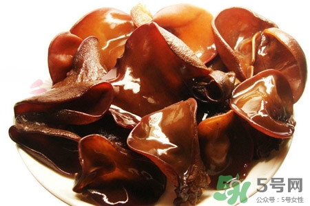 泡黑木耳用什么水泡？泡木耳用熱水還是涼水？