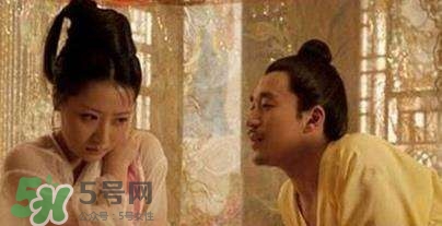 皇帝們的第一次給了誰？
