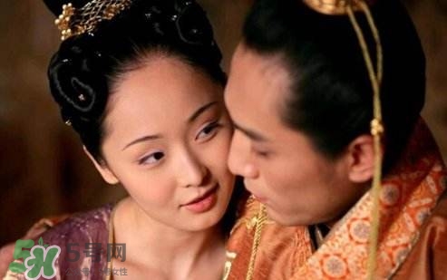 皇帝們的第一次給了誰？