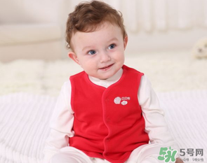 寶寶四月份穿什么衣服？四月份怎么給寶寶穿衣服？