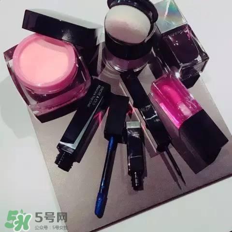 紀梵希花朵浮雕彩妝盤多少錢？紀梵希花朵浮雕高光修容盤價格