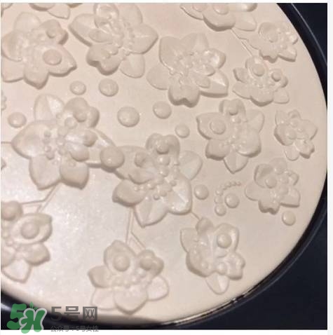 紀梵希花朵浮雕彩妝盤多少錢？紀梵希花朵浮雕高光修容盤價格