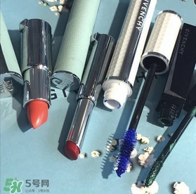 紀梵希花朵浮雕彩妝盤多少錢？紀梵希花朵浮雕高光修容盤價格