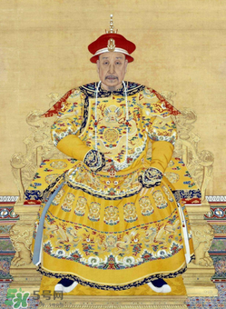 今年流行乾隆皇帝的鞋是什么鞋？乾隆皇帝的鞋就是襪子鞋嗎？