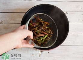 香椿為什么要用開水燙？香椿用開水燙多久？