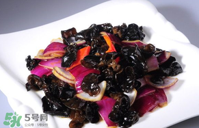 洋蔥和木耳可以一起吃嗎？洋蔥可以和木耳一起炒嗎？