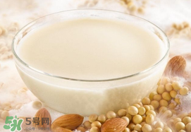 香椿和豆?jié){能一起吃嗎？喝豆?jié){可以吃香椿炒雞蛋嗎？