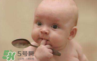 四個月的寶寶可以喝果汁嗎？寶寶四個月能喝果汁嗎？