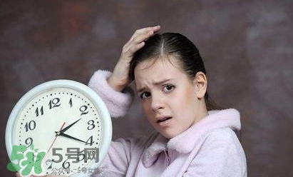 女生熬夜會平胸嗎？女生經常熬夜的危害