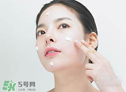 肌底液可以當精華用嗎？肌底液可以代替精華嗎？