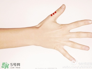 來月經(jīng)想睡覺是咋回事？為什么月經(jīng)期間很困