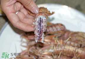 皮皮蝦中間硬的能吃嗎？皮皮蝦中間硬的是什么？