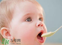 寶寶幾個月可以吃水果泥？寶寶多大可以吃果泥？