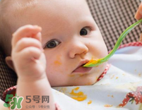 寶寶幾個月可以吃水果泥？寶寶多大可以吃果泥？