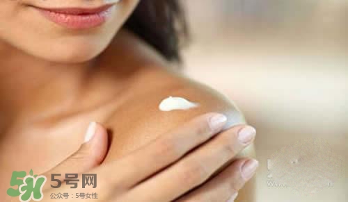 天天洗澡身上還癢是怎么回事？天天洗澡身上還癢怎么辦？